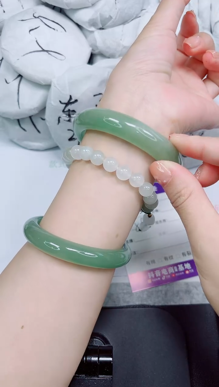 石英质玉手镯未镶嵌62-59.5