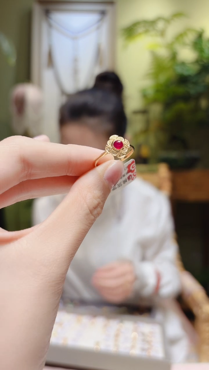 【闪购商品】红宝石戒指18K金镶嵌红宝石戒指Z