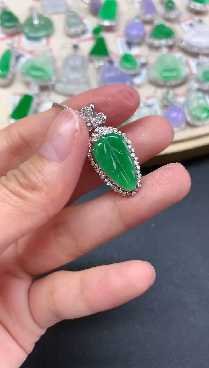 【闪购商品】翡翠吊坠(不含链)18K金镶嵌W52|9800