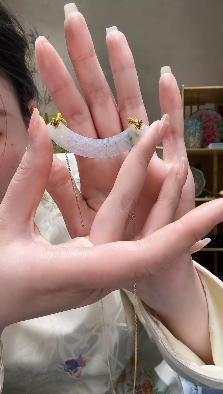 【闪购商品】翡翠颈饰未镶嵌吊坠