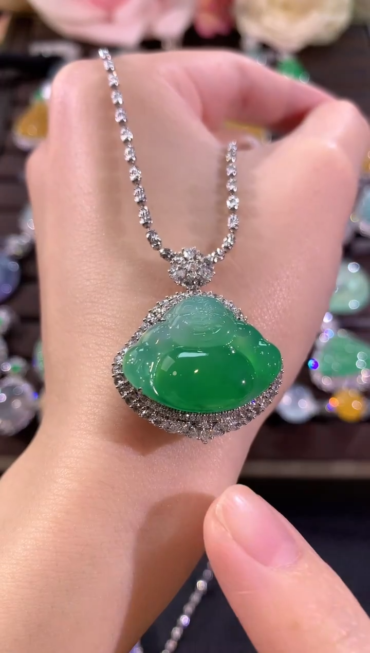 吊坠(不含链)18K金镶嵌翡翠狮*了冬日珠宝E48