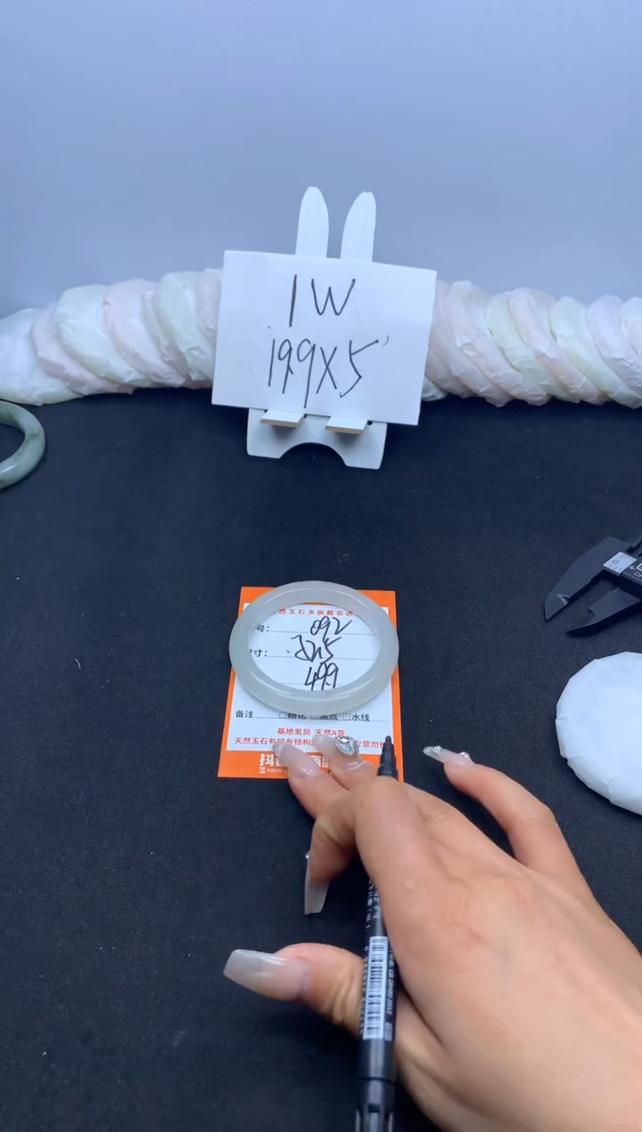 【闪购商品】石英质玉手镯未镶嵌092---52.5