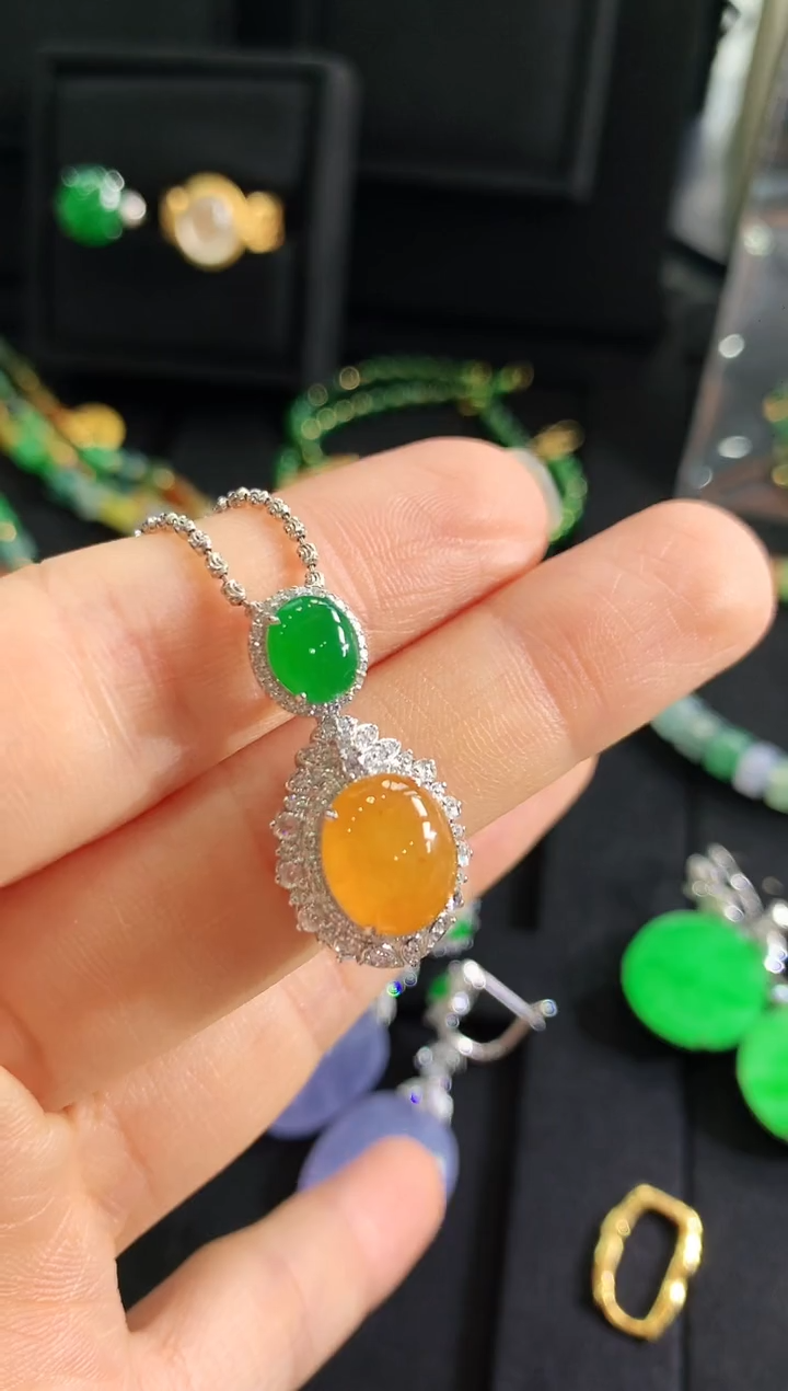 【闪购商品】翡翠吊坠(不含链)18K金镶嵌吊坠