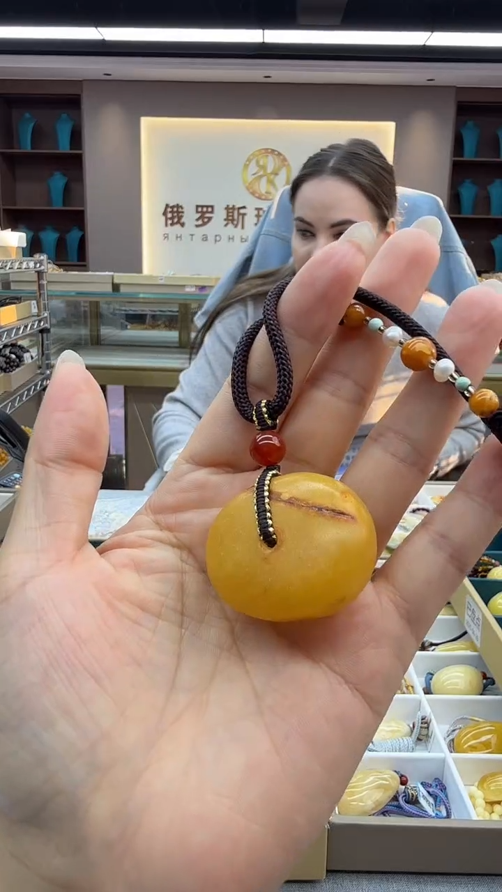 琥珀颈饰未镶嵌107秒拍号 假一罚三 