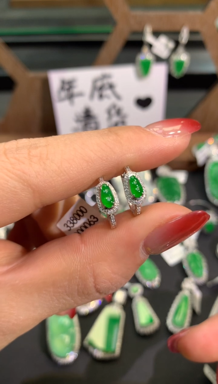 【闪购商品】翡翠吊坠(不含链)18K金镶嵌耳包