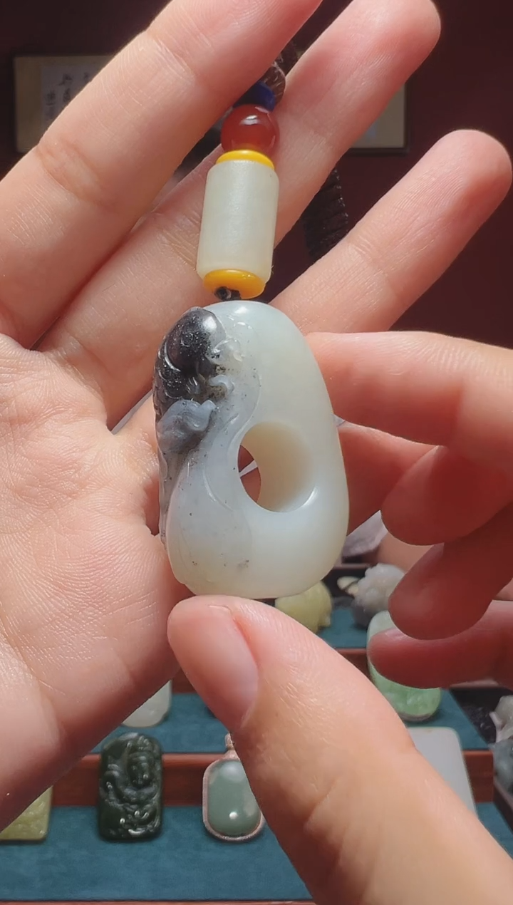 和田玉未镶嵌吊坠(不含链)1