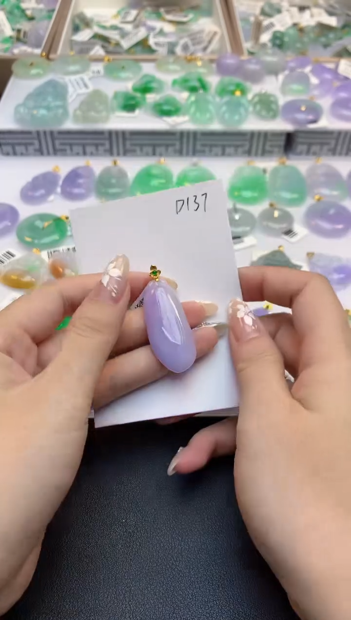 翡翠18K金镶嵌颈饰天然缅甸a货翡翠