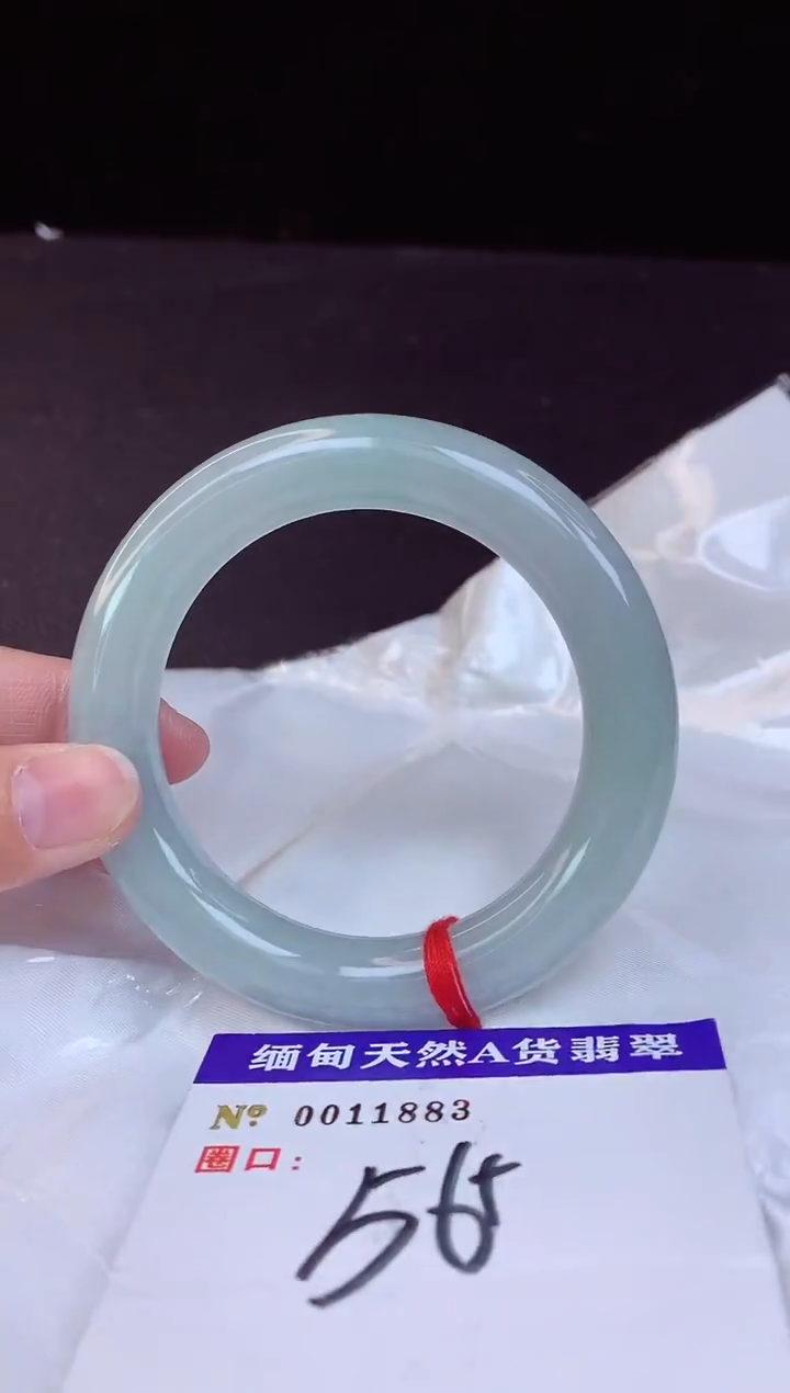 【闪购商品】翡翠手镯未镶嵌56+