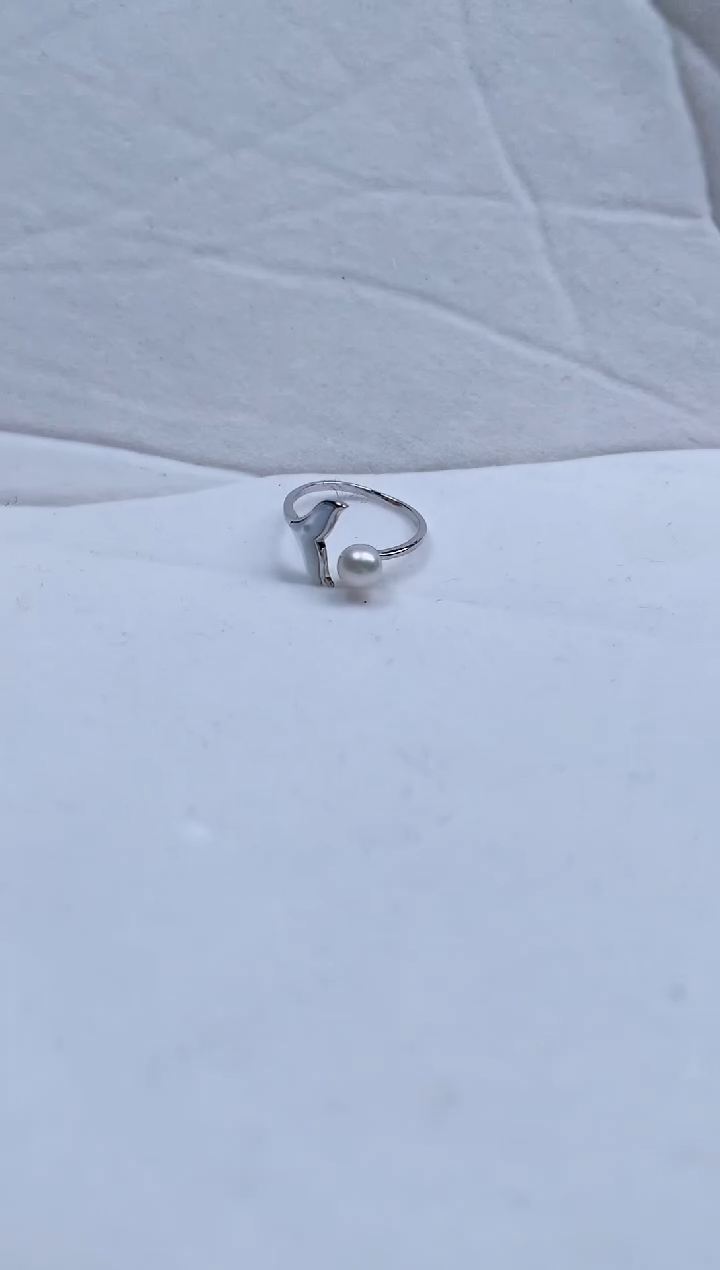 【闪购商品】海水珍珠戒指银S925镶嵌海水珍珠开口银戒鱼生有你款