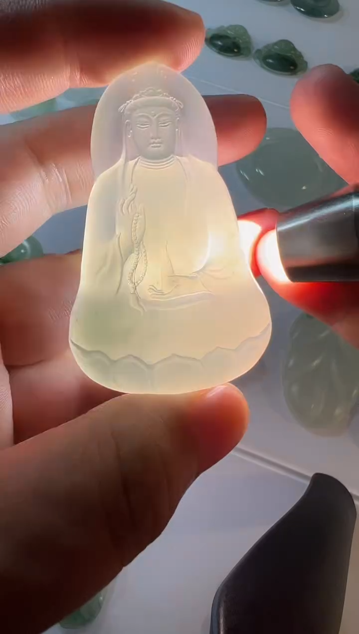 定制翡翠未镶嵌素衣观音