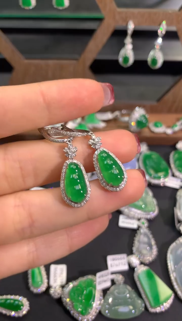 【闪购商品】翡翠吊坠(不含链)18K金镶嵌耳包