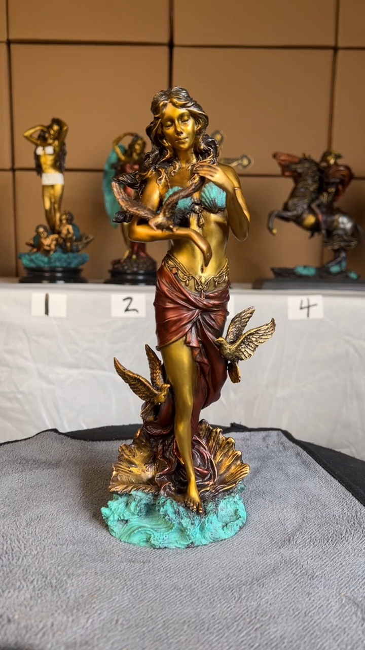 精铜材质精美雕塑