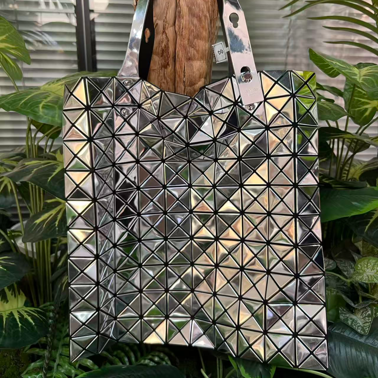 95新 Issey Miyake/三宅一生 白色几何菱格纹手提包/NMH