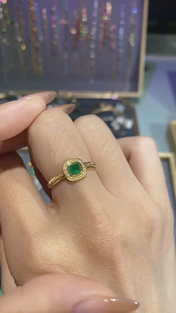 【闪购商品】祖母绿戒指18K金镶嵌戒指