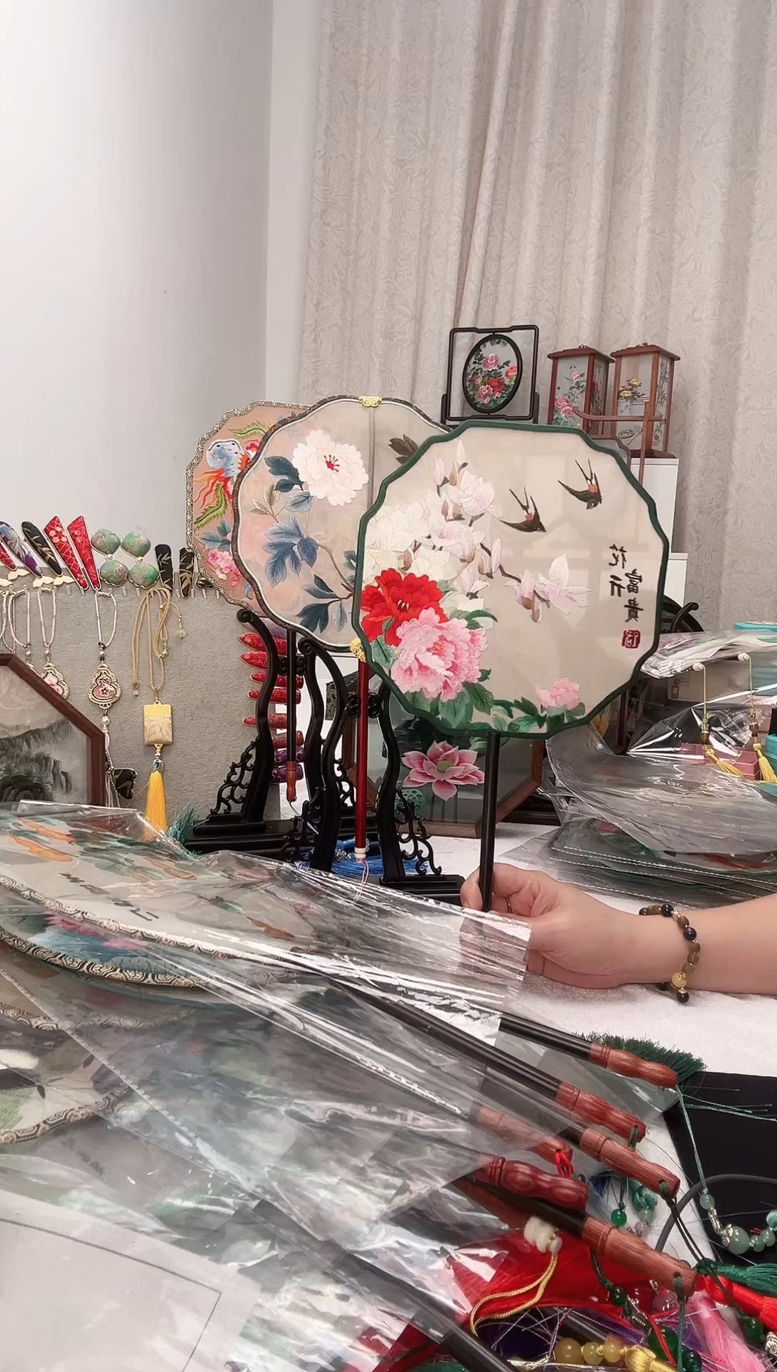 扇子苏绣作品手工团扇