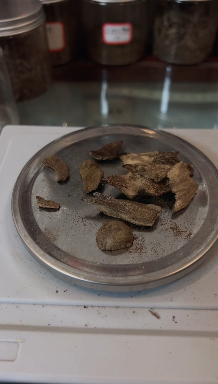 沉香沉香碎屑暖*开珠碎料8.2克