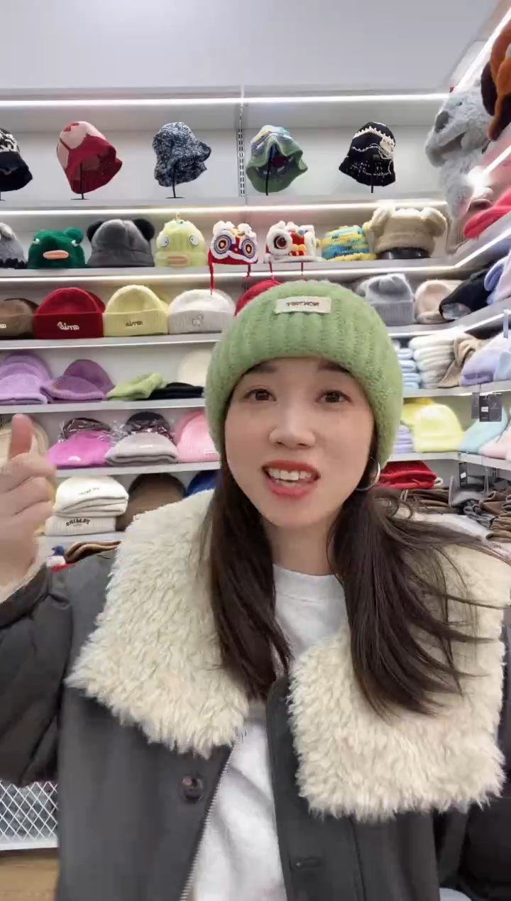 涤纶（聚酯纤维）绿色红标针织帽