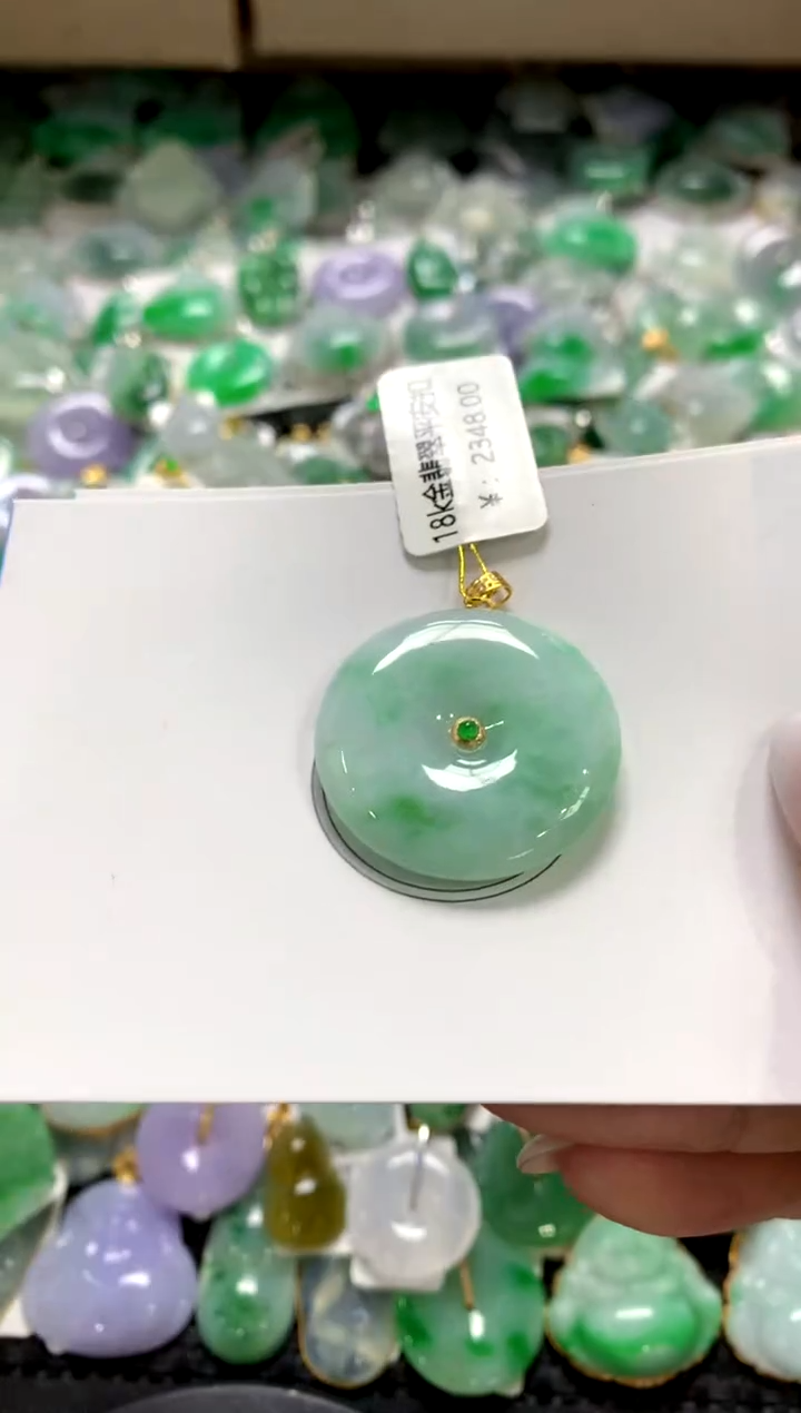 颈饰18K金镶嵌翡翠1111111111111111