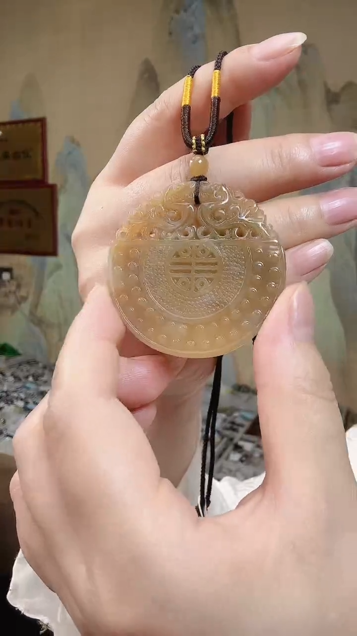 和田玉未镶嵌颈饰.