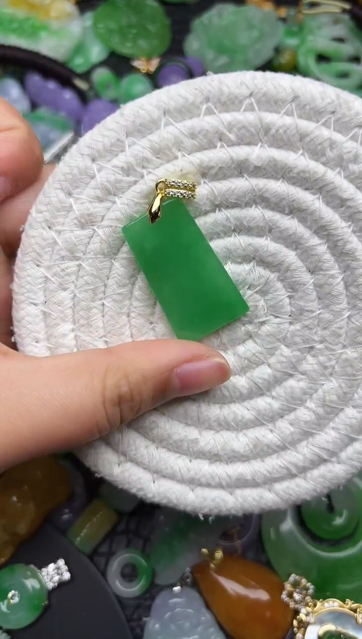 颈饰未镶嵌翡翠缅甸翡翠吊坠