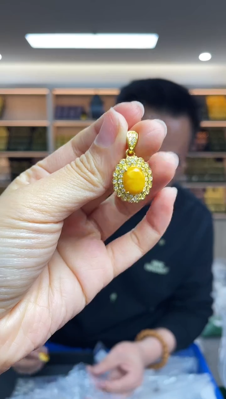 【闪购商品】蜜蜡裸石未镶嵌多样性发一件