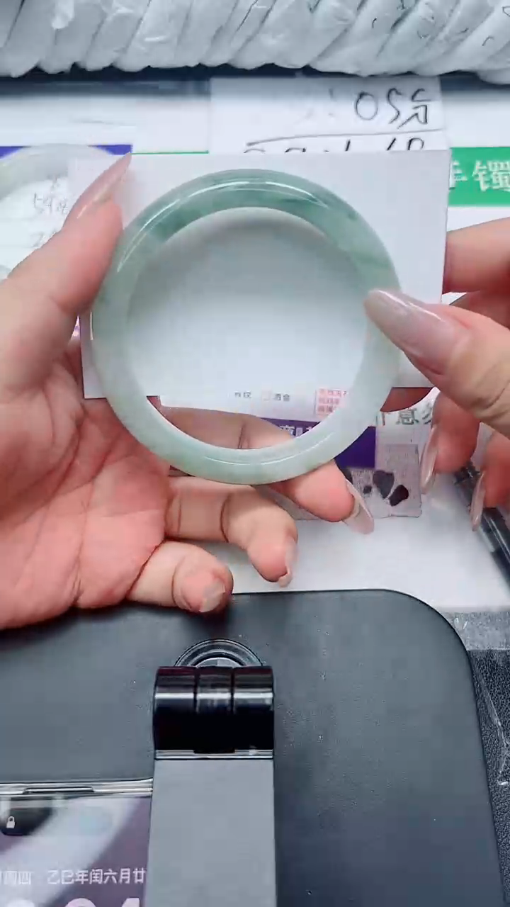 石英质玉手镯未镶嵌9-62.4