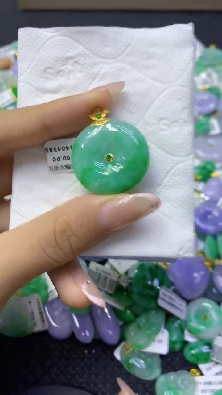 颈饰18K金镶嵌翡翠天然缅甸翡翠A货