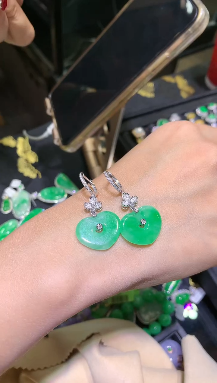 【闪购商品】翡翠吊坠(不含链)18K金镶嵌耳饰