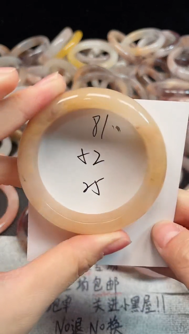 未镶嵌手镯石英质玉81