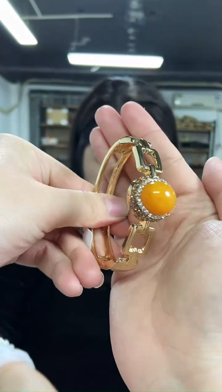 【闪购商品】蜜蜡裸石未镶嵌多样性发其一颜色微差