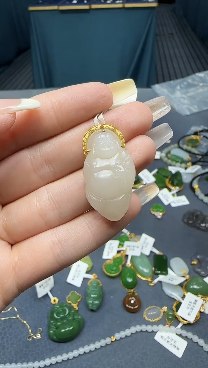 【闪购商品】和田玉挂件18K金镶嵌1