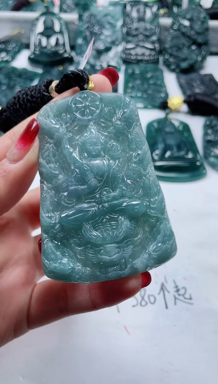 【闪购商品】翡翠颈饰未镶嵌           