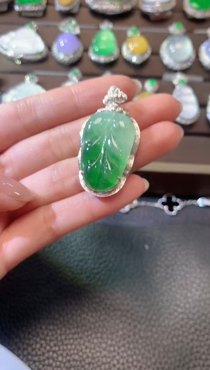 【闪购商品】翡翠吊坠(不含链)18K金镶嵌D16