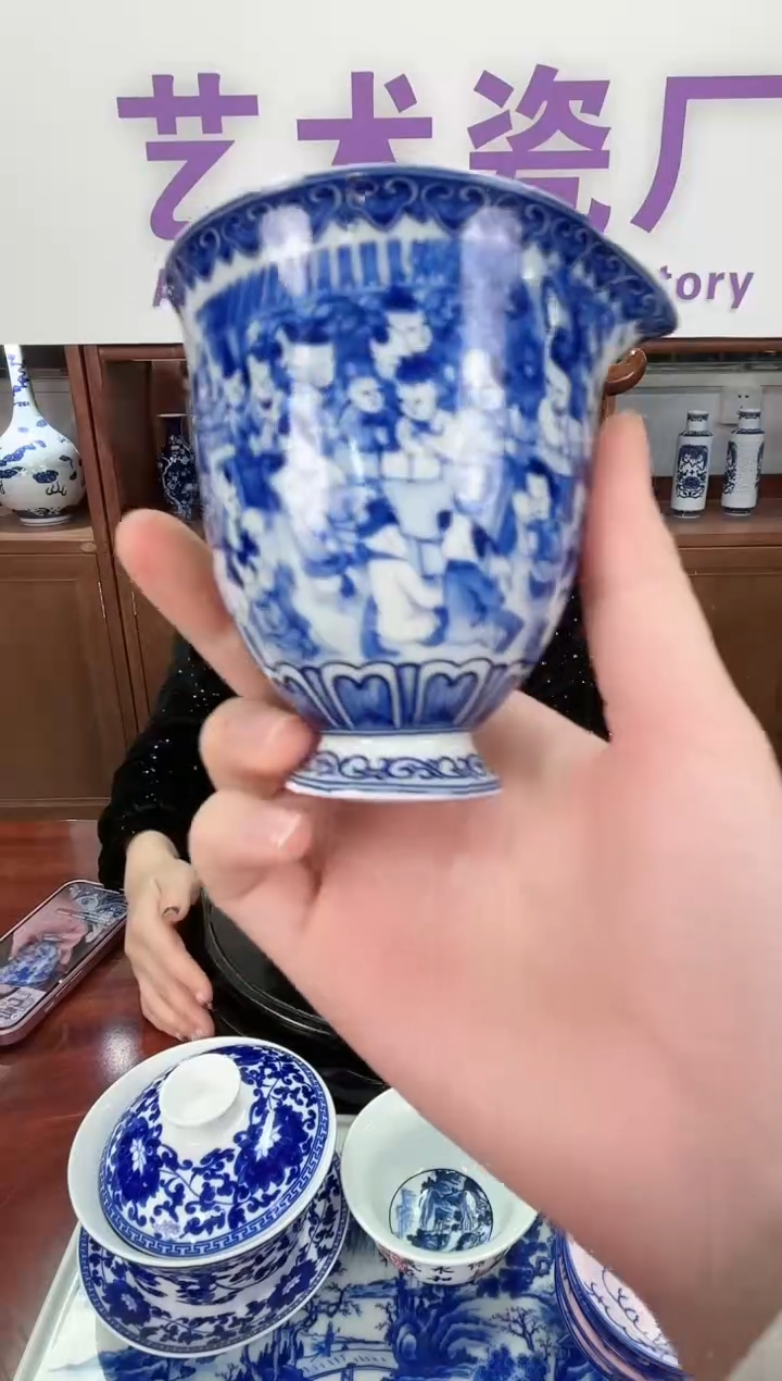 A14景德镇青花百子闹春公道杯1只