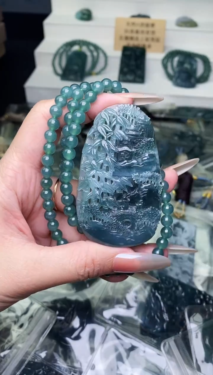 颈饰未镶嵌翡翠 