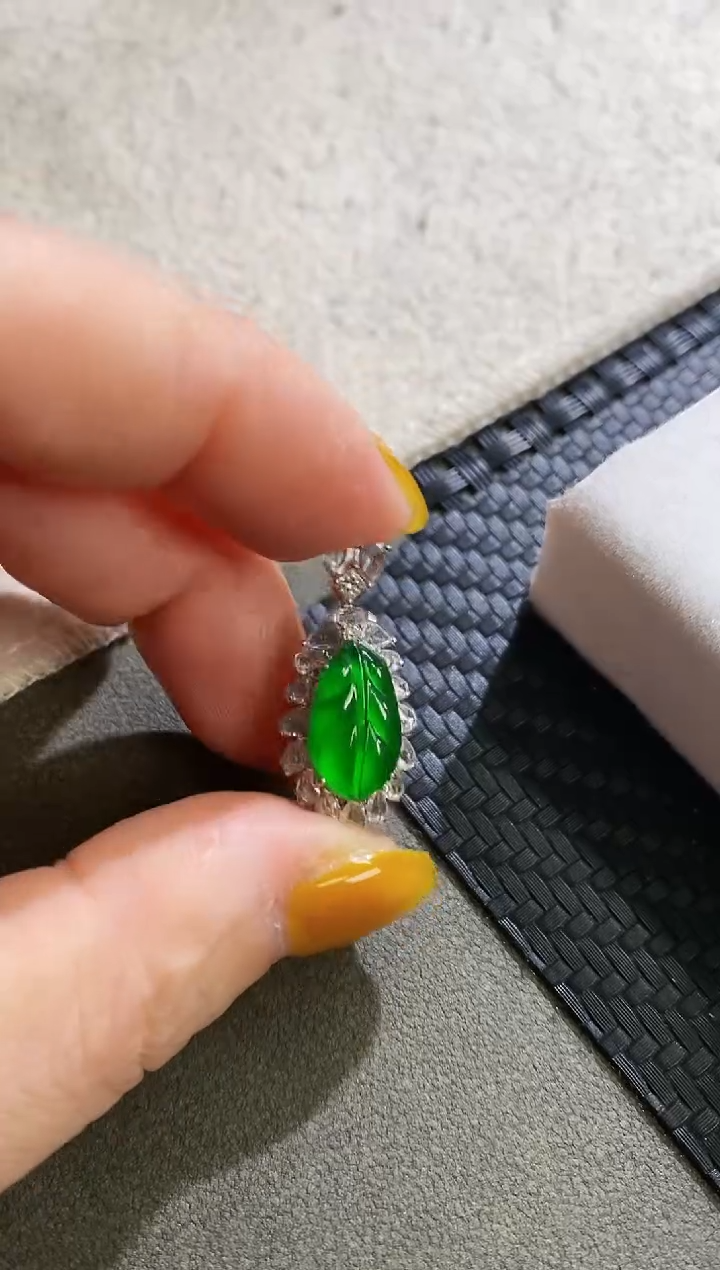 【闪购商品】翡翠挂件未镶嵌吊坠