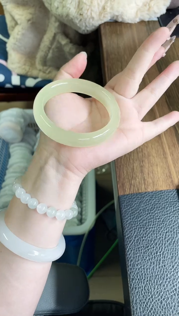 【闪购商品】石英质玉手镯未镶嵌42-58