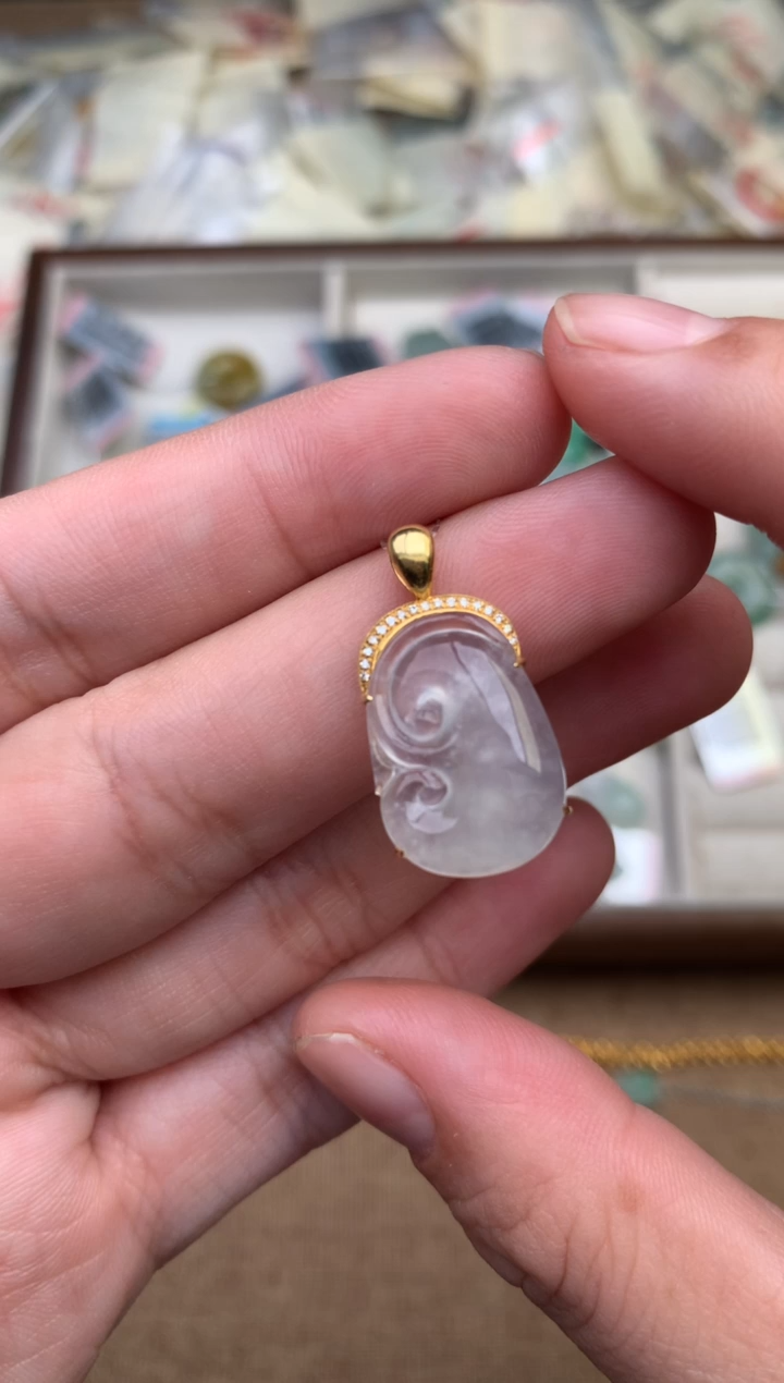 18K金镶嵌挂件翡翠一