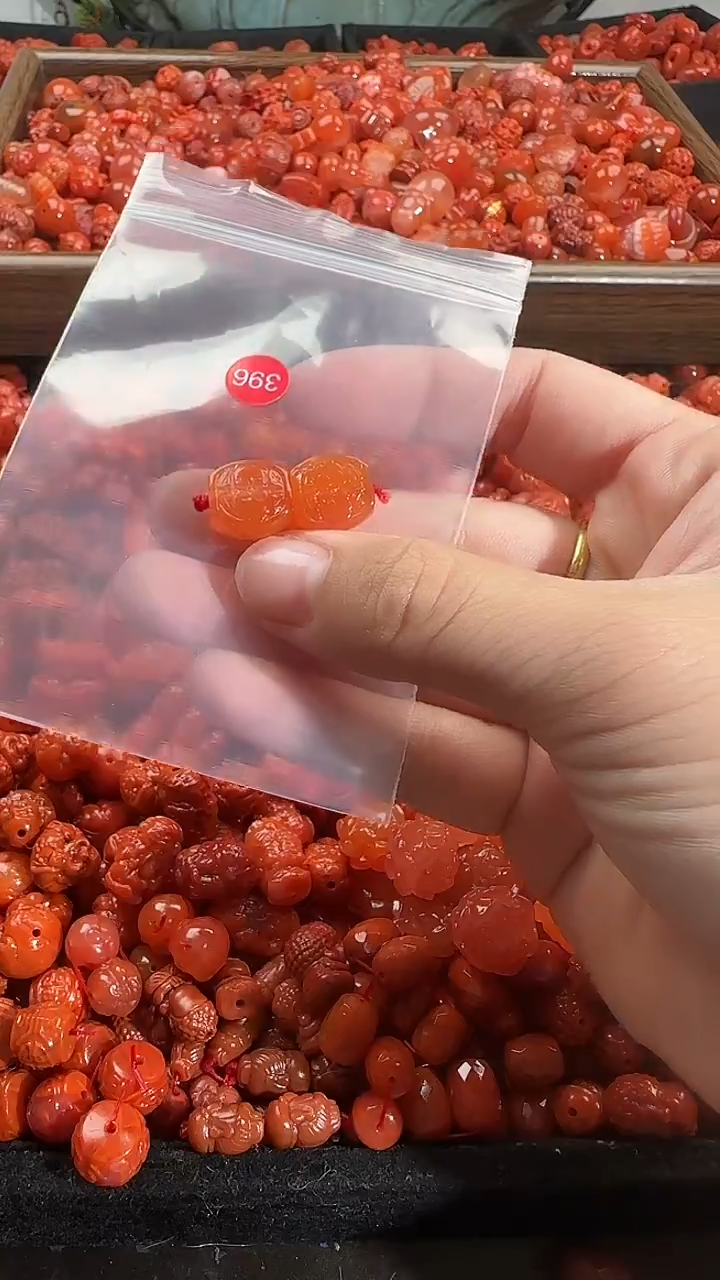 颈饰未镶嵌南红玛瑙1