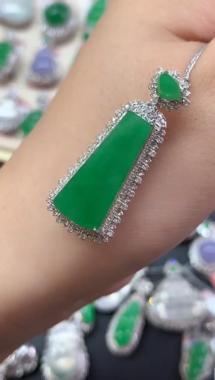 翡翠18K金镶嵌吊坠(不含链)吊坠|16800