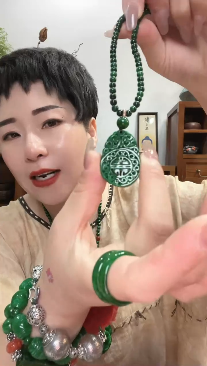 翡翠未镶嵌颈饰704