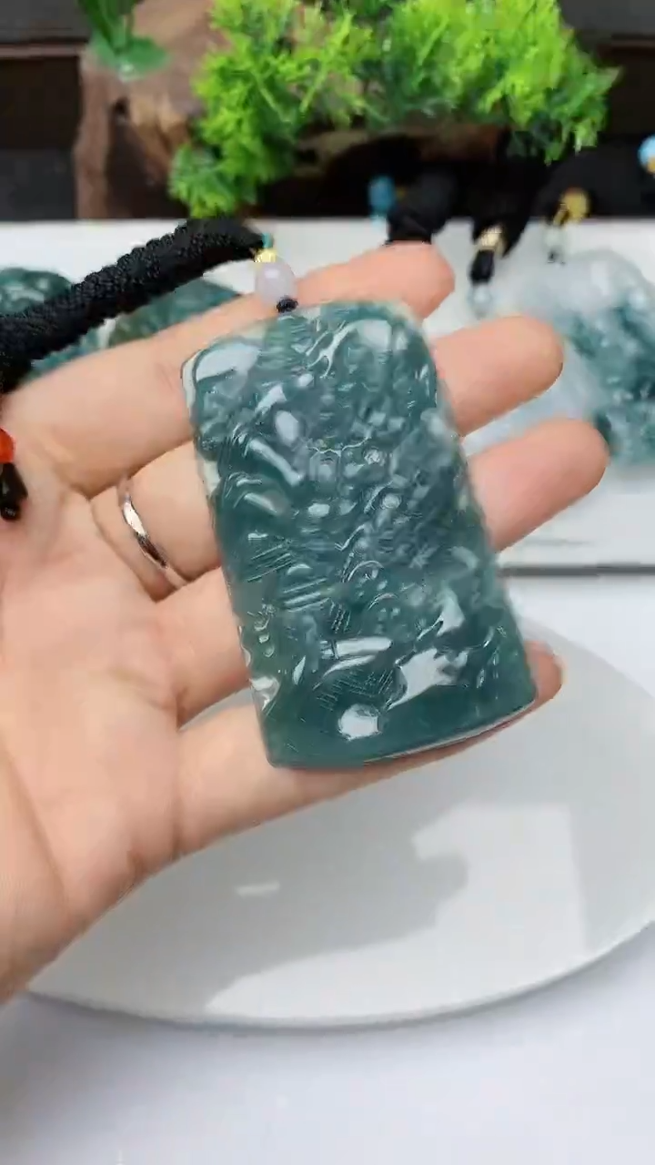 【闪购商品】翡翠颈饰未镶嵌        