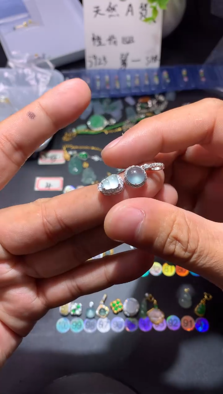 吊坠(不含链)未镶嵌翡翠芝***?1