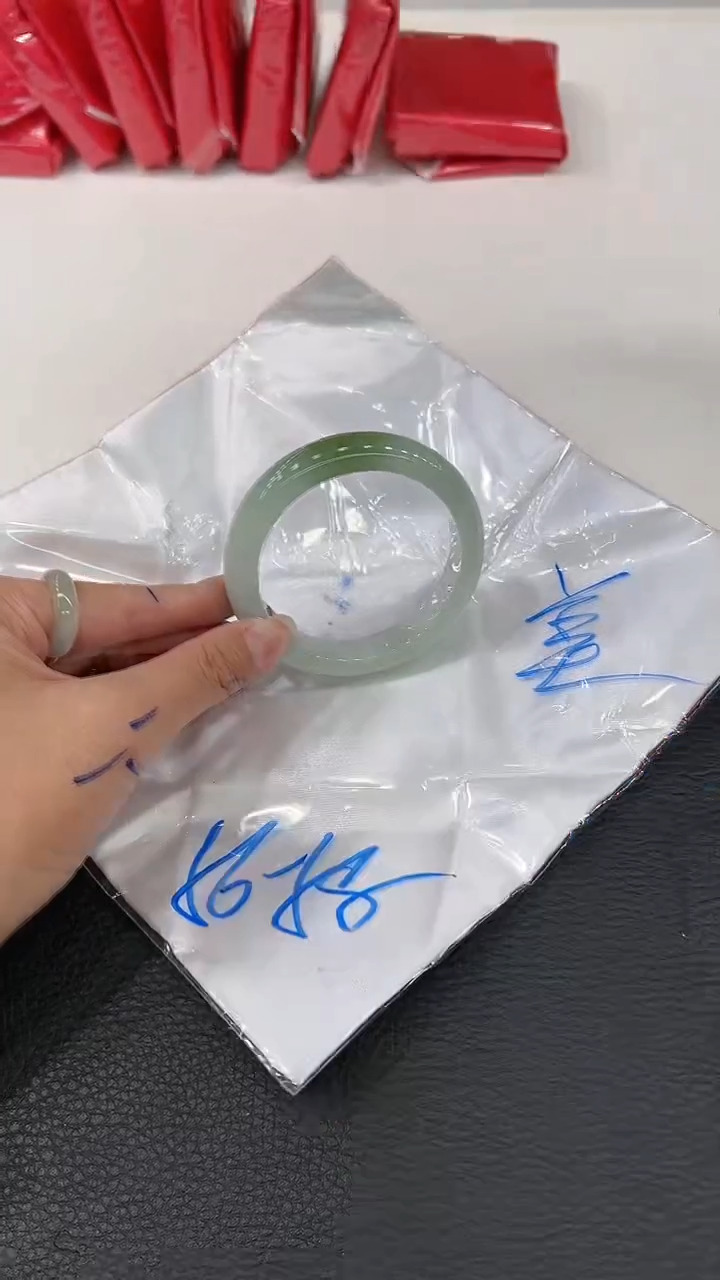 【闪购商品】翡翠手镯未镶嵌手镯