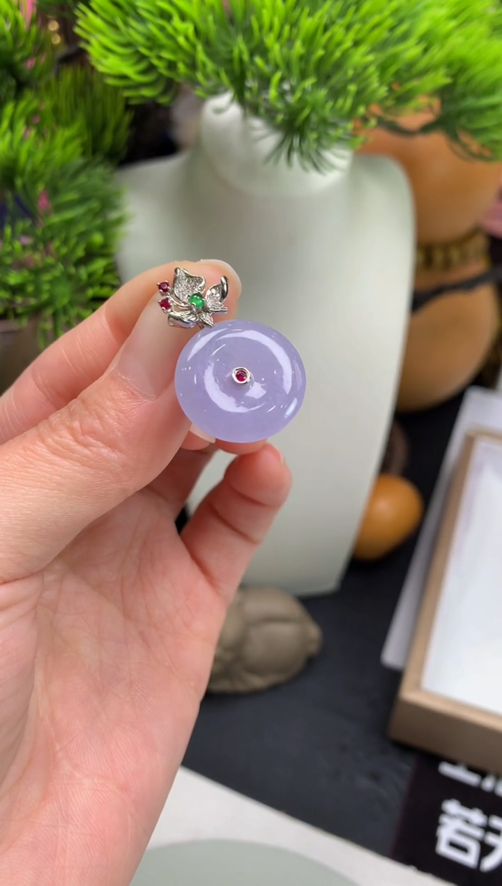 颈饰18K金镶嵌翡翠笑***！---125308