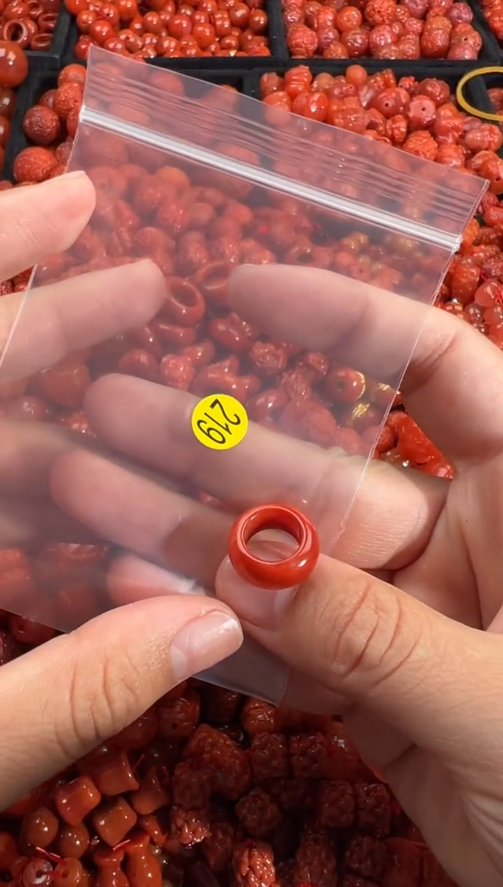 南红玛瑙未镶嵌颈饰1