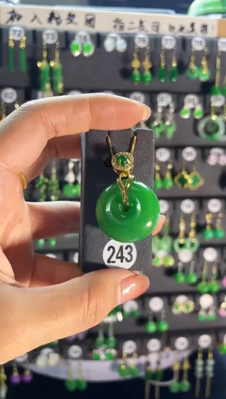 【闪购商品】翡翠耳饰银S925镶嵌243...