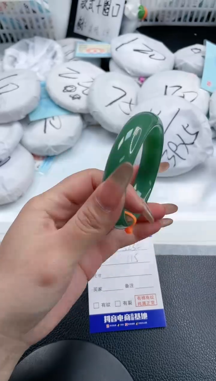 【闪购商品】石英质玉手镯未镶嵌6S232-58