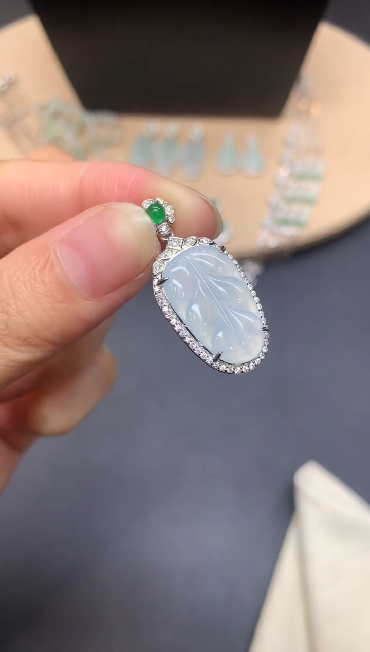 【闪购商品】翡翠吊坠(不含链)银S925镶嵌叶子【多样性发其一】