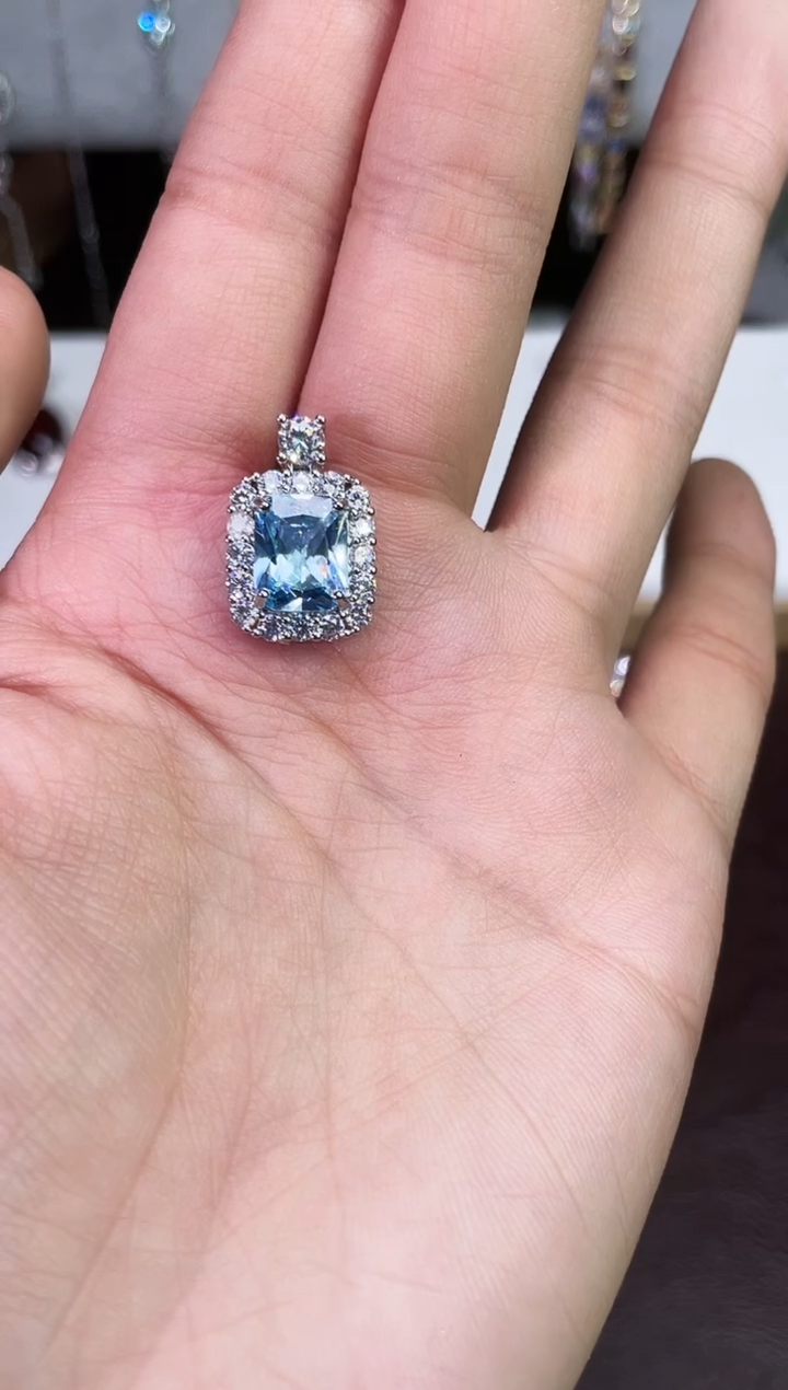 足铂镶嵌合成（培育）蓝宝石吊坠(赠链)冰蓝吊坠